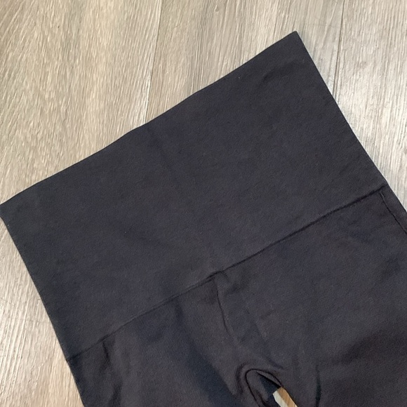 SPANXLook at Me Now Seamless Black Lift Compression Leggings size M - Picture 6 of 8